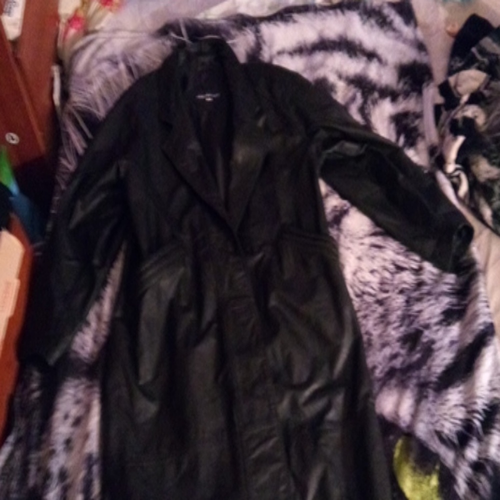 Long, leather coat - Picture 3 of 8